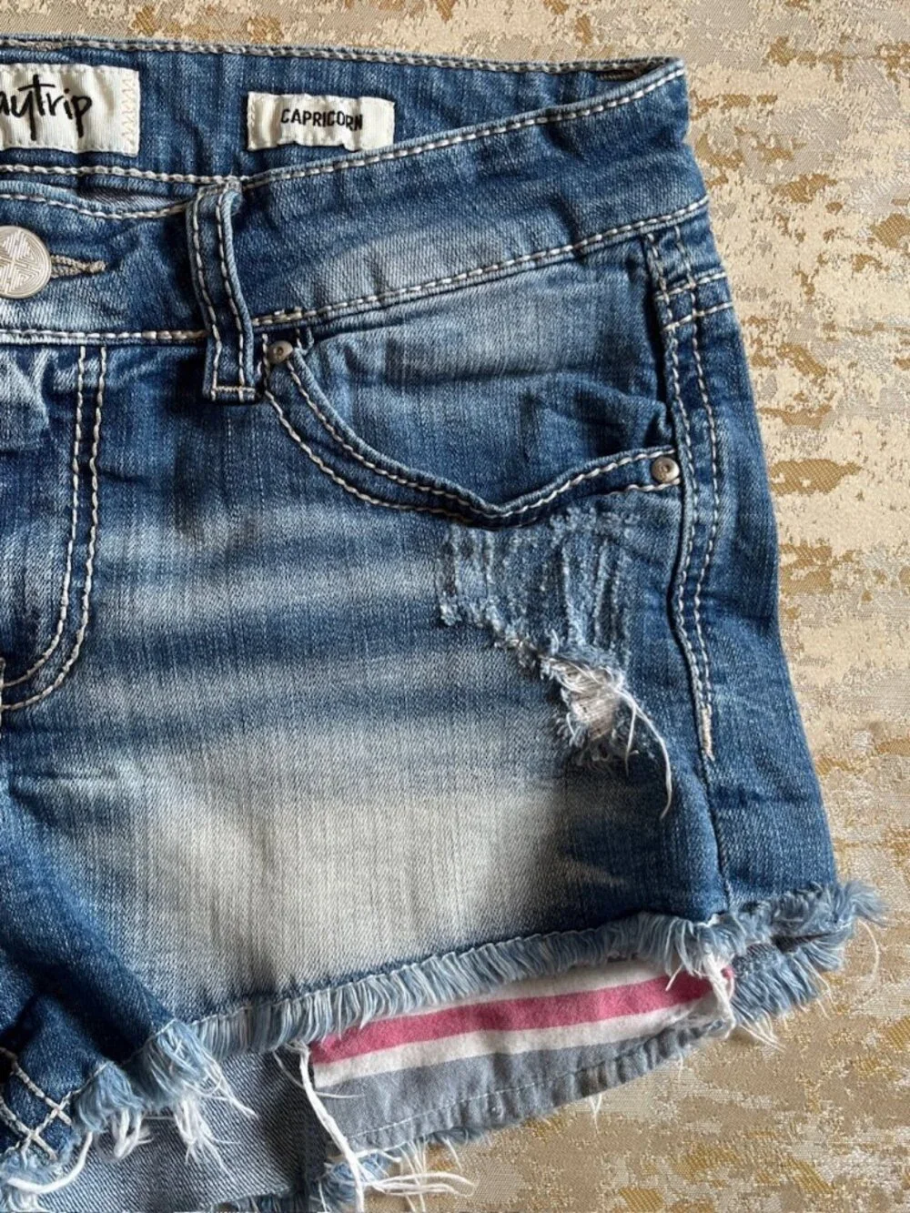 Daytrip Capricorn Denim Jean Shorts Women's 28 Blue Distressed Frayed 5 Pocket